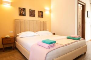 Postel nebo postele na pokoji v ubytování sofia's cozy rooms