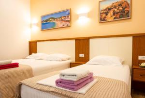 Postel nebo postele na pokoji v ubytování sofia's cozy rooms