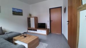 a living room with a couch and a table at Apartment Auszeit in Kirchberg an der Pielach