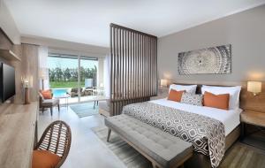 A bed or beds in a room at Steigenberger Resort Ras Soma