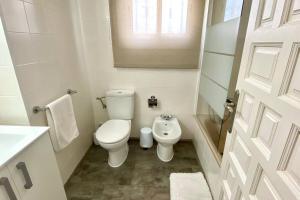 A bathroom at Apartamento espectacular cerca de la playa