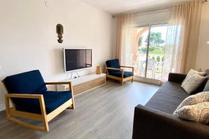 A television and/or entertainment centre at Apartamento espectacular cerca de la playa