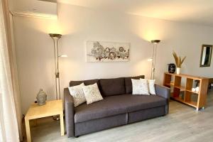 A seating area at Apartamento espectacular cerca de la playa