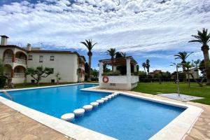 The swimming pool at or close to Apartamento espectacular cerca de la playa