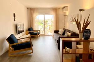 A seating area at Apartamento espectacular cerca de la playa