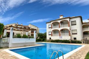 The swimming pool at or close to Apartamento espectacular cerca de la playa