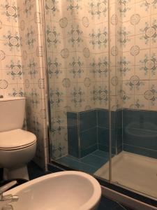 Ένα μπάνιο στο Apartamentos Casanova +37 φωτογραφίες