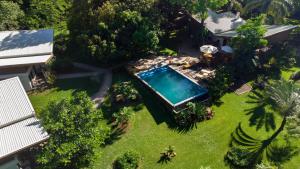 an overhead view of a yard with a swimming pool at Guácima Escondida Hotel Boutique in Guácima