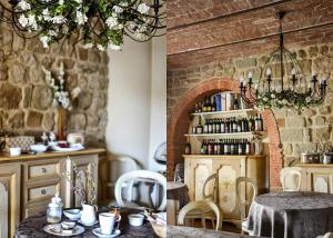 Un comedor con una mesa y una pared de ladrillos. en Il Cardo Resort, en Anghiari