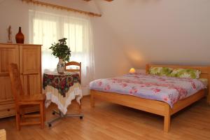 מיטה או מיטות בחדר ב-Zamsówka