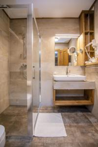 Koupelna v ubytování Yager Chalet + 37 fotografií