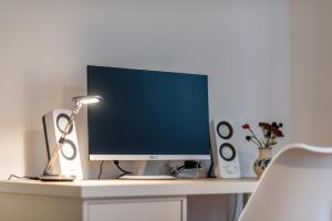 TV a/nebo společenská místnost v ubytování Apartment CHOPIN