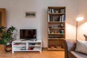 Knihovna v apartmánu