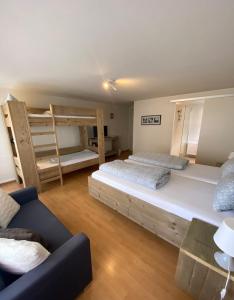 a living room with two bunk beds and a couch at Hotel Twing in Hasliberg