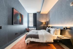 Mint House at 70 Pine客房内的一张或多张床位