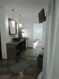 a bathroom with a sink and a mirror at Studio farma in Zefiría