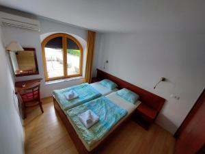 Postel nebo postele na pokoji v ubytování Apartmaji Fizine