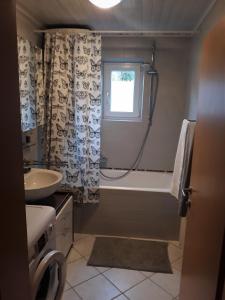 Zdjęcie z galerii obiektu Ferienwohnung Monika 2 w mieście Innsbruck
