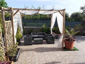 A garden outside B&b il Girasole