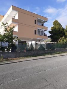 The building in which a panziókat is located