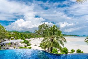 瑤亞島的住宿－Koh Yao Yai Village，享有海滩和度假村的空中景致