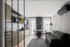 a living room with a couch and a table at Cais do Pescador in Aveiro