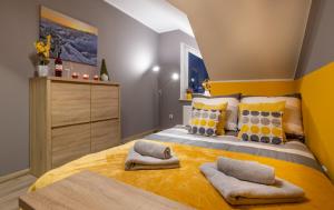 Posteľ alebo postele v izbe v ubytovaní Apartament Spokojny