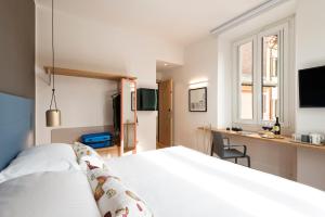 Un pat sau paturi într-o cameră la Giuditta in Trastevere