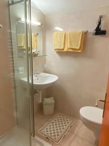 Kúpeľňa v ubytovaní Pension Thalerhof + 20 fotografií
