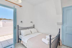 A bed or beds in a room at APOLLON PALACE