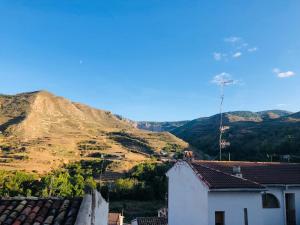 Vista general d'una muntanya o vistes d'una muntanya des de la casa o xalet