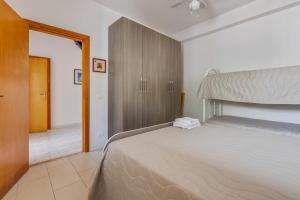 Ein Etagenbett oder Etagenbetten in einem Zimmer der Unterkunft Splendida Villa con Piscina