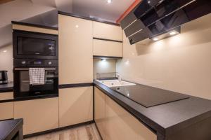 Kuchyňa alebo kuchynka v ubytovaní Apartament Spokojny