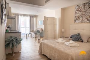 Postel nebo postele na pokoji v ubytování Apartamentos Ancha 22 by Cadiz Time
