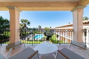 Hotel Brin d'Azur - Saint Tropez内部或周边的泳池
