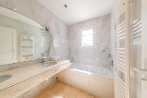 Hotel Brin d'Azur - Saint Tropez的一间浴室