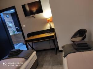 Μια τηλεόραση ή/και κέντρο ψυχαγωγίας στο Apartament Aurora Kletno