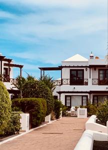 Gallery image of Lovely Casa Felicidad, swimming pool, Wifi x private garden in Playa Blanca