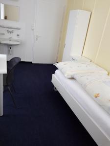 Llit o llits en una habitació de Hotel Gotthard