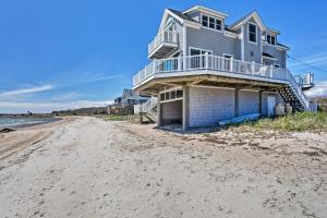 Gallery image of Sunny Beach House Getaway - Steps From Water! in Mattapoisett