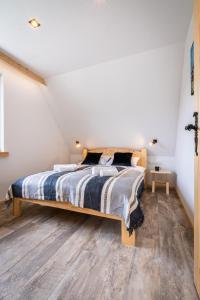 Posteľ alebo postele v izbe v ubytovaní Biały Miś Apartamenty Art & Design