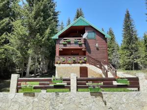 a building with a bench in front of it at Tanjuška in Žabljak