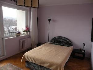 a bedroom with a bed and a window at Sopot apartament z widokiem na Morze in Sopot