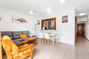 Część wypoczynkowa w obiekcie Apartamento Los Seres 212