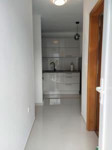 Kuchyň nebo kuchyňský kout v ubytování Apartmani I & J Šerić