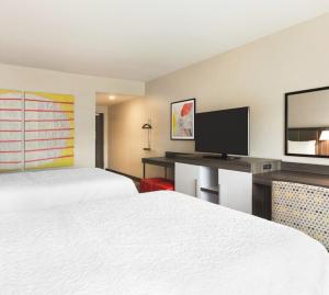 Postel nebo postele na pokoji v ubytování Snoqualmie Inn by Hotel America
