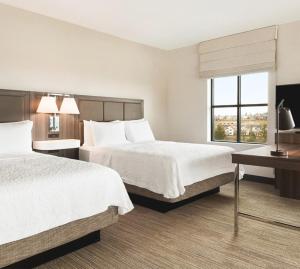 Postel nebo postele na pokoji v ubytování Snoqualmie Inn by Hotel America