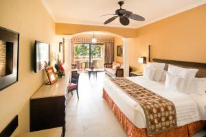 Letto o letti in una camera di Barceló Maya Palace - All Inclusive