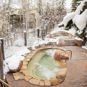 Laurelwood Condominiums Studio Premier Unit 408