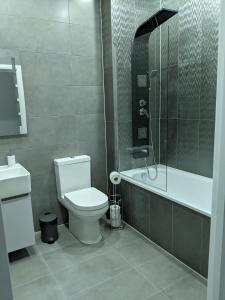 Gallery image of Sapphire House Telford in Telford +21 photos